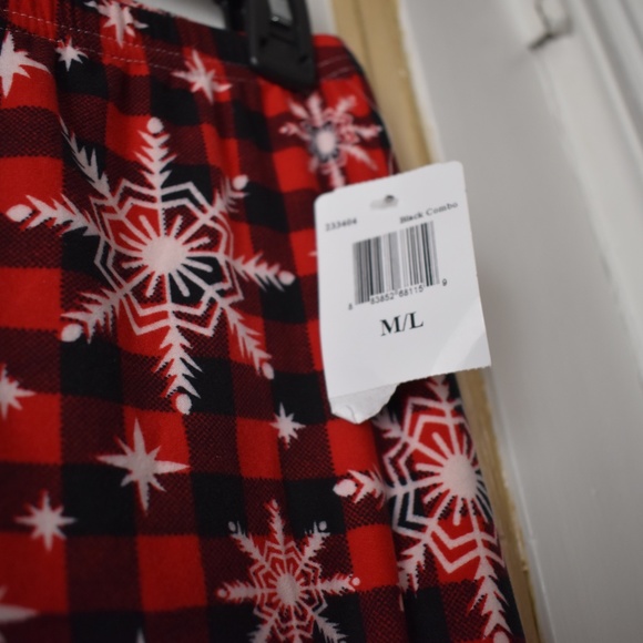 NWT Poof! Red & Black snowflake leggings M/L - Picture 3 of 3